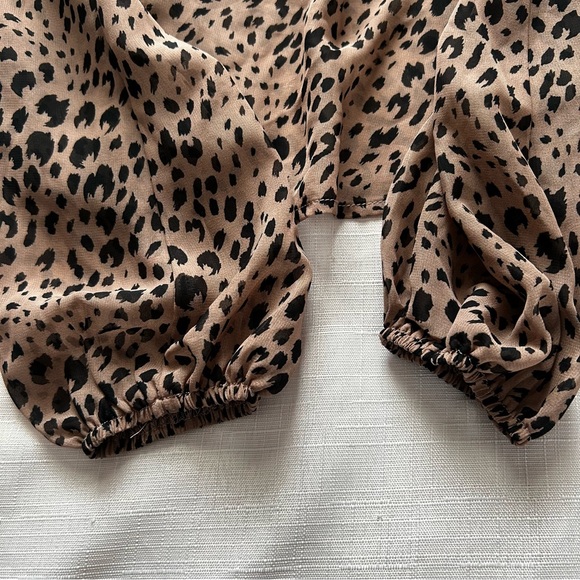 Lulus NWT Having A Moment Taupe Leopard Print Top Blouse size XS - Picture 7 of 12